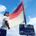 Pengibaran Bendera dari Gunung Munara, Bogor