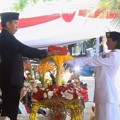 Nilam Sukma Pawening Saat Menerima Bendera dari Presiden Ir. H. Joko Widodo