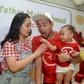 Imutnya Rafathar Menyuapi Raffi Ahmad