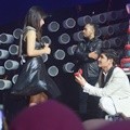 Teuku Rassya Memberikan Cincin kepada Prilly Latuconsina
