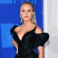 Zara Larsson di Red Carpet MTV Video Music Awards 2016