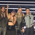 DNCE Raih Piala Best New Artist