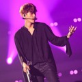 Baekhyun EXO Tampil Gunakan Tongkat