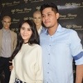 Ryana Dea dan Puadin Redi Fitting Baju Pengantin