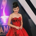 Ayu Ting Ting Hadir di AMI Awards 2016