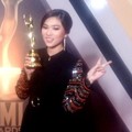 Isyana Sarasvati Raih Piala Kategori Album Soul/R&B/Urban Terbaik