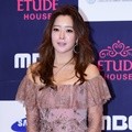 Kim Hee Sun Hadiri APAN Star Awards 2016