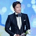 Lee Byung Hun Raih Penghargaan Global