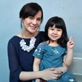 Astrid Tiar Bersama Putrinya