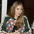 Ina Thomas Gelar Konferensi Pers Didampingi Pengacara