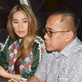 Ina Thomas Gelar Konferensi Pers Didampingi Pengacara