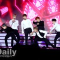 Penampilan Bangtan Boys Nyanyikan Lagu 'Blood Sweat & Tears'