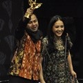 Raffi Ahmad Bawa Pulang Trofi Presenter Program Hiburan Terfavorit