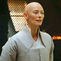 The Ancient One Diperankan oleh Tilda Swinton