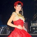 Julia Perez Tampil Menawan dengan Gaun Merah