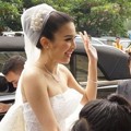 Sandra Dewi Saat Tiba di Gereja Katedral, Jakarta