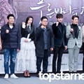 Pemeran Utama Drama 'Legend of the Blue Sea' Foto Bersama Sutradara