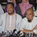 Ahmad Dhani Gelar Jumpa Pers di Kediamannya