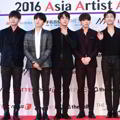 Bangtan Boys di Red Carpet Asia Artist Awards 2016