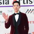 Lee Jung Shin CN Blue di Red Carpet Asia Artist Awards 2016