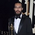 Alex Abbad Bawa Pulang Raih Piala Citra Pemeran Pendukung Pria Terbaik