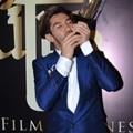 Reza Rahadian Bawa Pulang Piala Citra Pemeran Utama Pria Terbaik Berkat Film 'My Stupid Boss'