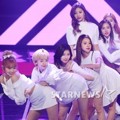 Twice Saat Tampil di Asia Artist Awards 2016