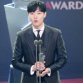 Ryu Jun Yeol Raih Piala Rookie Award