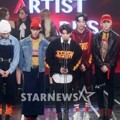 NCT 127 Raih Piala Rookie Award