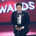 Park Hae Jin Raih Piala Best Artist Award