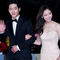 Seo Kang Joon dan Kang Han Na Serasi di Red Carpet Blue Dragon Awards 2016