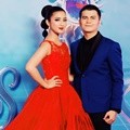 Fita Anggriani Pose Bersama Handika Pratama yang Keren dengan Jas Renzi Lazuardi