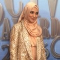 Shireen Sungkar dengan Blazer Bling-bling Rancangan Barli Asmara