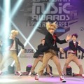 NCT Dream Nyanyikan Lagu 'Chewing Gum' di Red Carpet MAMA 2016