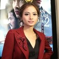 Acha Septriasa di Gala Premier Film 'Bulan Terbelah di Langit Amerika 2'