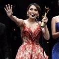 Ayu Ting Ting Bawa Pulang Piala Penyanyi Dangdut Wanita Terpopuler