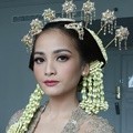 Untuk Akad Nikah Acha Septriasa Kenakan Sanggul Jawa Tanpa Paes