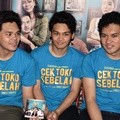 The Overtunes di Konferensi Pers Rilis Trailer Film 'Cek Toko Sebelah'