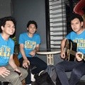 The Overtunes di Konferensi Pers Rilis Trailer Film 'Cek Toko Sebelah'