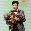 Kim Sung Joo Raih Piala High Excellence Award for Music and Talk Shows