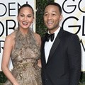 Chrissy Teigen Datang Bersama John Legend