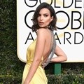 Emily Ratajkowski Seksi dengan Gaun Rancangan Reem Acra