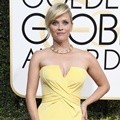 Reese Witherspoon Kenakan Gaun Kuning Versace