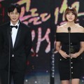 Lee Won Geun dan Yoo In Young di Hari Pertama Golden Disk Awards 2017