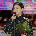 Lee Hi Raih Piala Bonsang