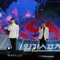 Dilanjutkan dengan Vocal Team Seventeen yang Bawakan Lagu 'Adore U'