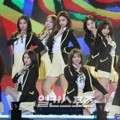 IOI Nyanyikan Lagu 'Very Very Very' di Hari Kedua Golden Disk Awards 2017