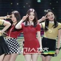 Red Velvet Saat Nyanyikan Lagu 'Russian Roulette' di Hari Kedua Golden Disk Awards 2017