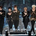 GOT7 Saat Nyanyikan Lagu 'Hard Carry' di Hari Kedua Golden Disk Awards 2017