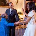 Barack Obama dan Michelle Menari Bersama Wanita Berusia 106 Tahun Virginia McLaurin di Peringatan Sejarah Afrika-Amerika